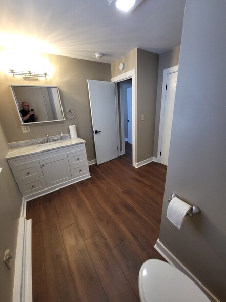 Large vanity - 709 Michigan St