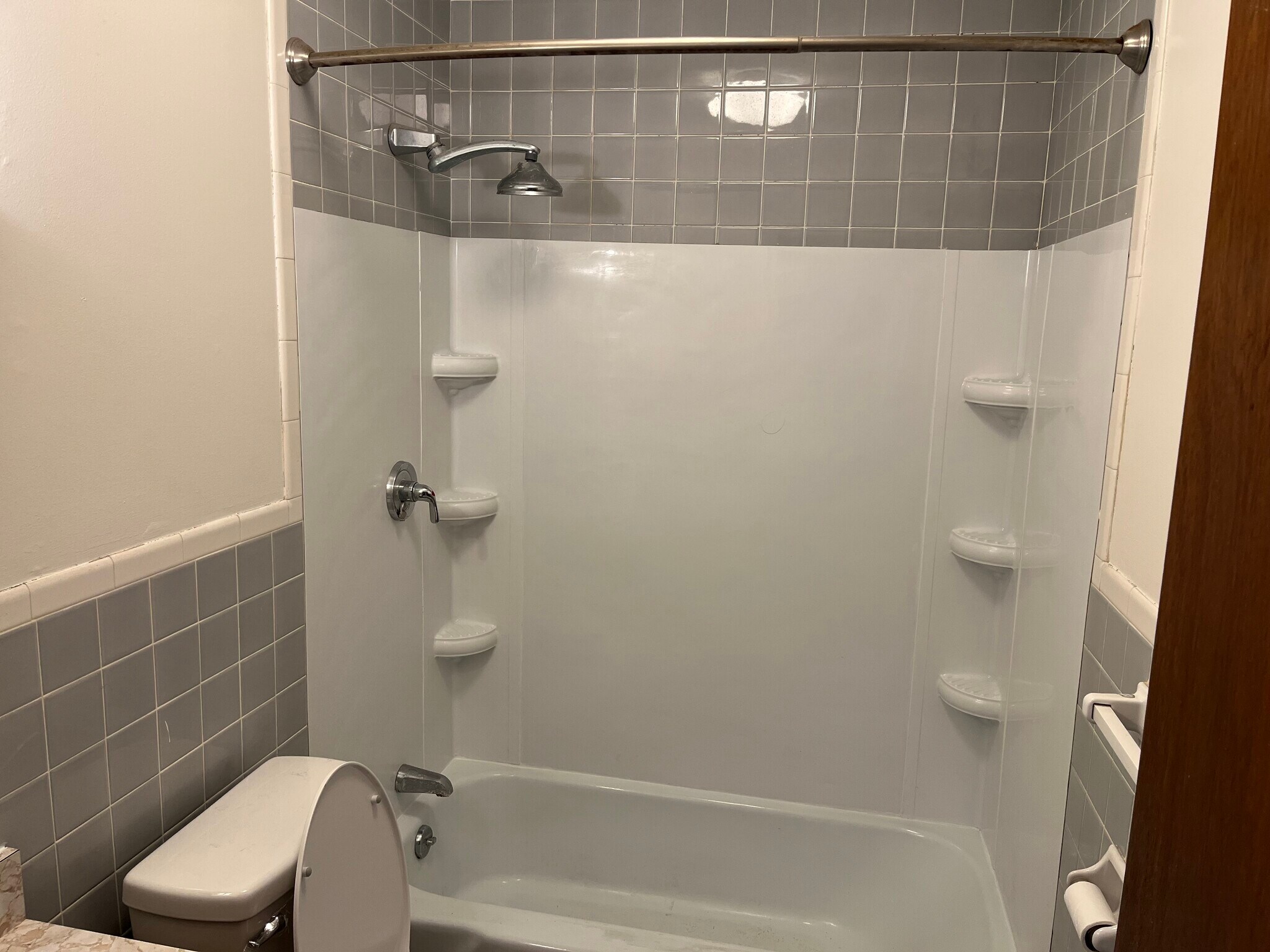 Building Photo - 2 Thompson Rd