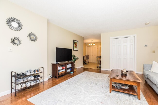 Building Photo - 608 Springbrook Cir