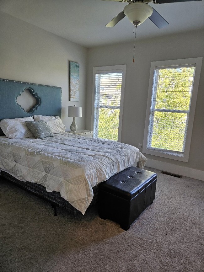 Building Photo - Furnished, 6 - 9 Month lease available.  L...