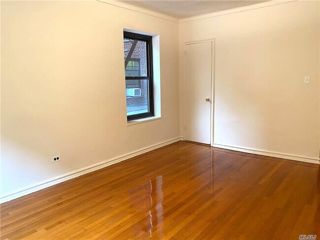 Building Photo - 68-38 Yellowstone Blvd