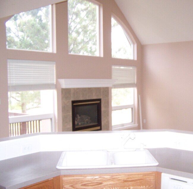 Building Photo - 2361 Craycroft Dr