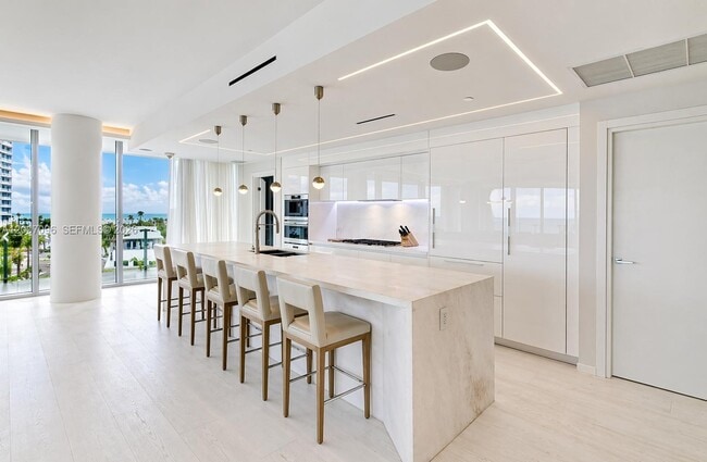 Building Photo - 1 Collins Ave