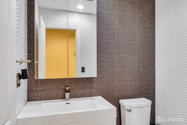 Building Photo - 152 Redpine Loop