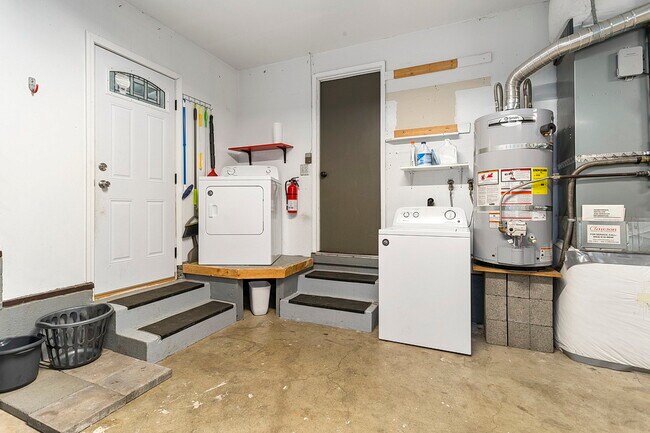 Building Photo - 12318 SE 67th Ct