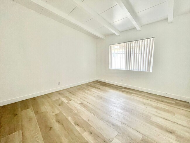 Interior Photo - Otsego
