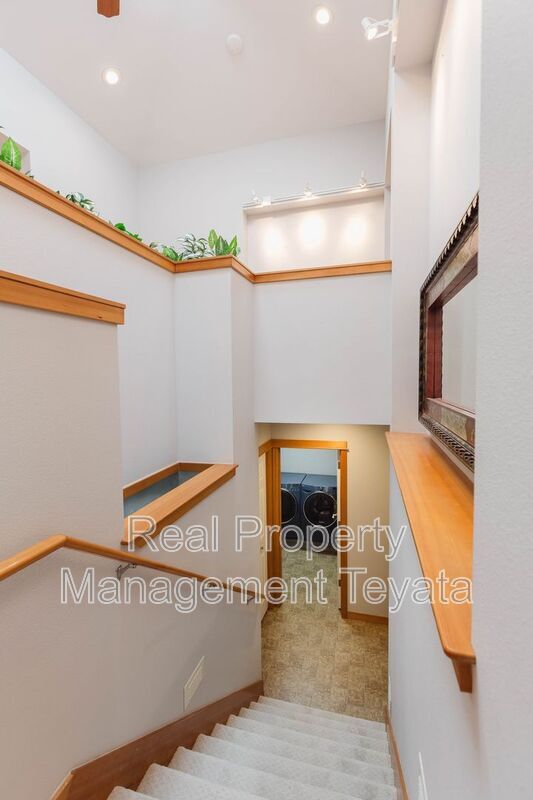 Building Photo - 5486 Salish Rd