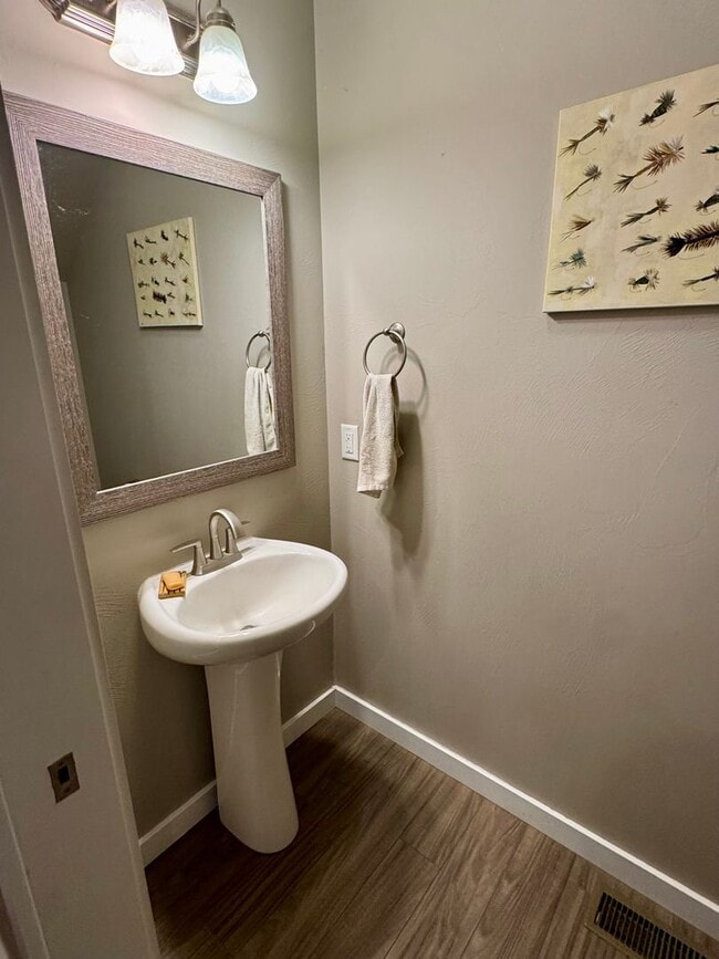 Building Photo - Chic & Comfortable 3-Bed Home in Bozeman’s King Arthur Park