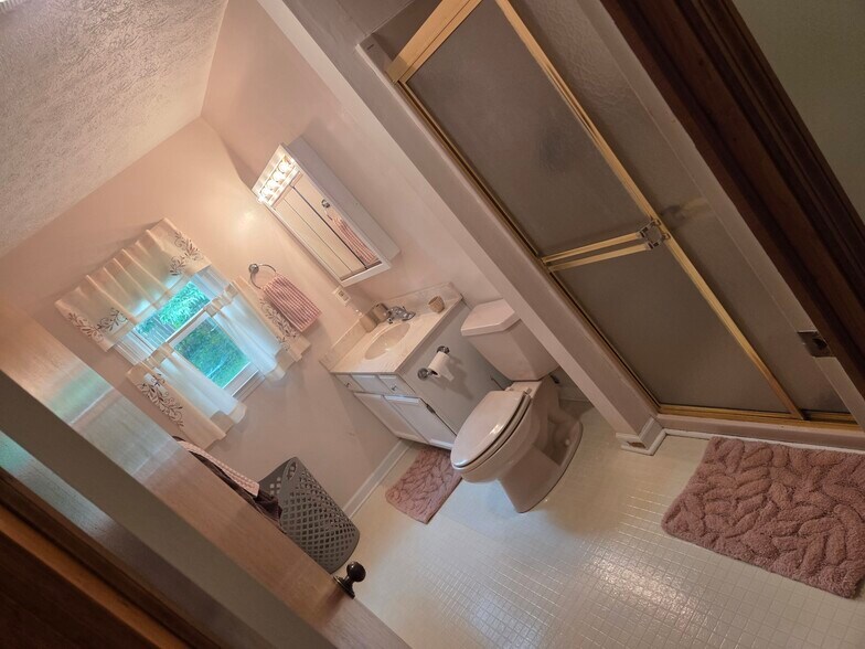Bathroom - 109 Amhurst Ln