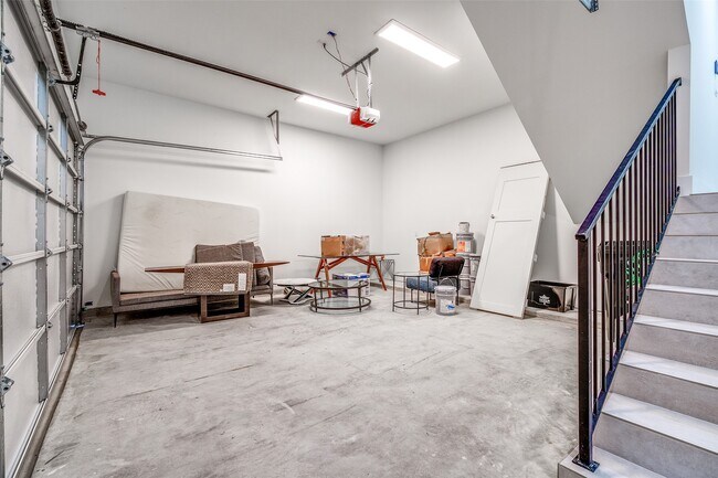 Building Photo - 112 Tolima Dove St