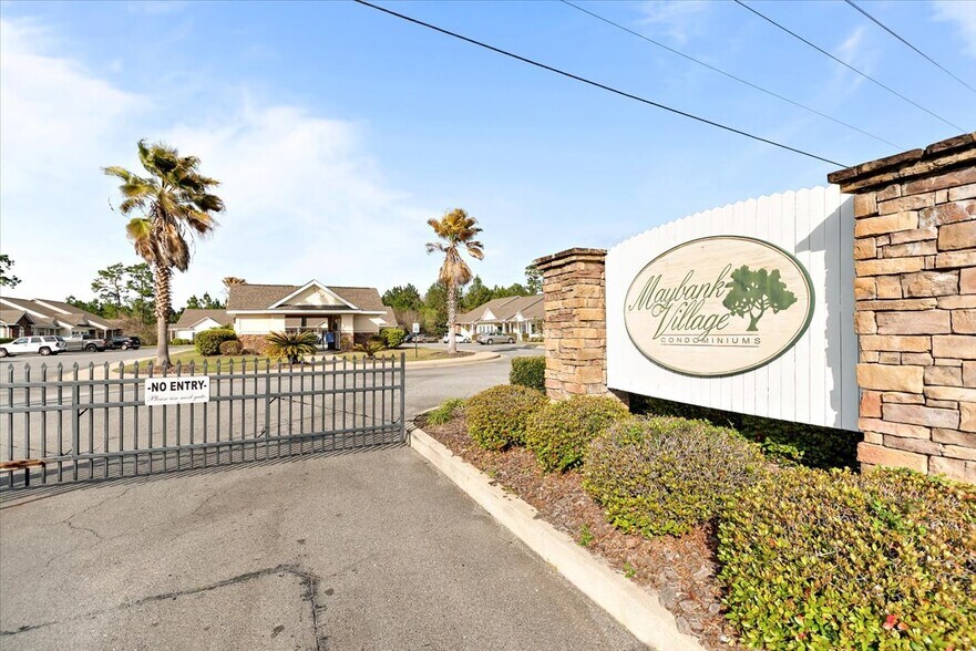 Gated Entrance - 401 Barry McCaffrey Blvd