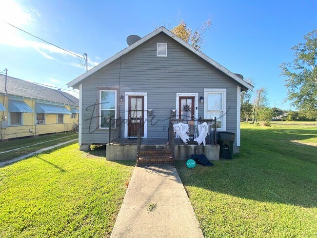 Primary Photo - 810 Pryce Street
