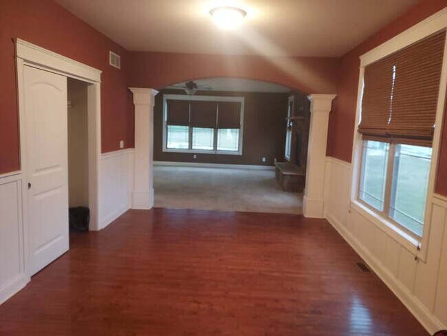 Building Photo - 2411 Nottingham Dr