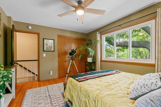 Building Photo - Charming 3 Bedroom Home Golden Valley