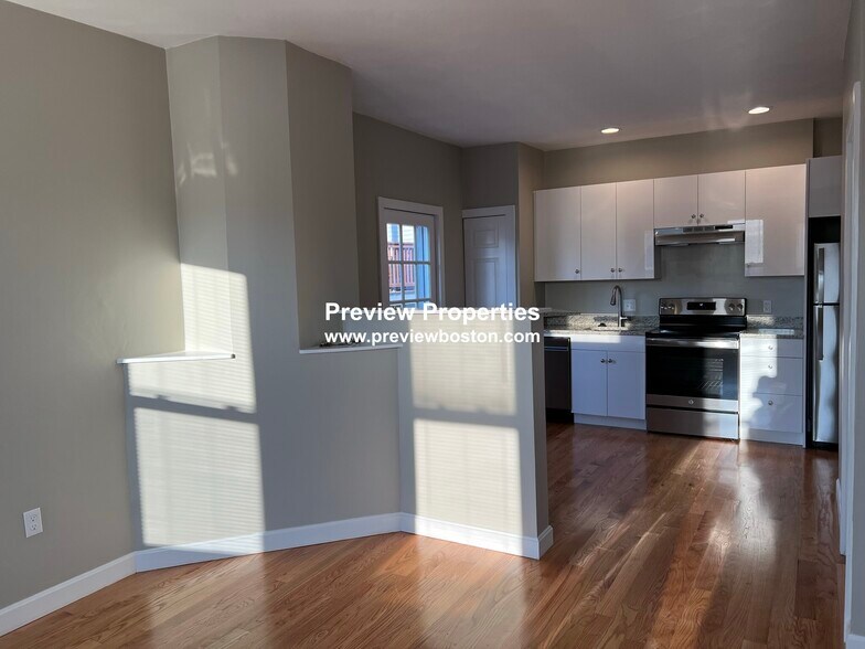 Building Photo - 1084 Dorchester Ave