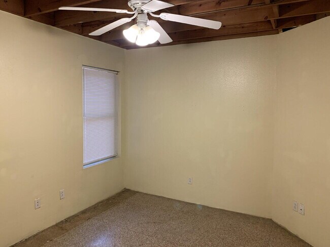 Building Photo - 1401 Avenue J
