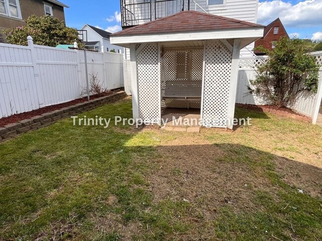 Building Photo - 2010 Hamill Ave