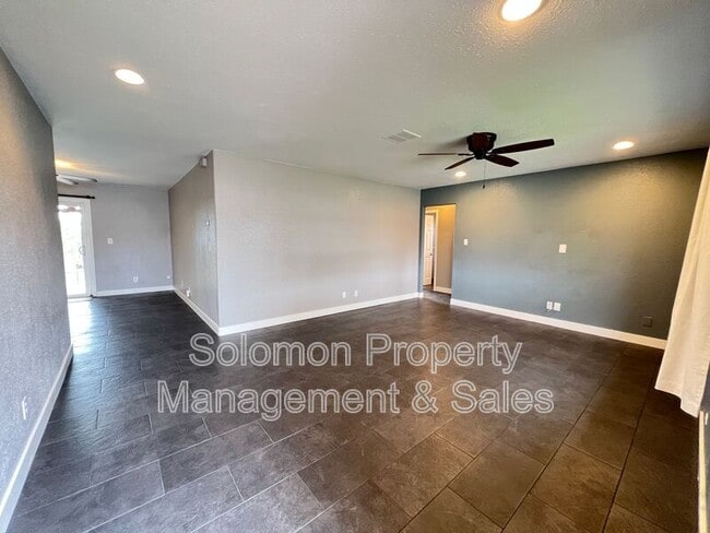 Building Photo - 3931 Genine Dr