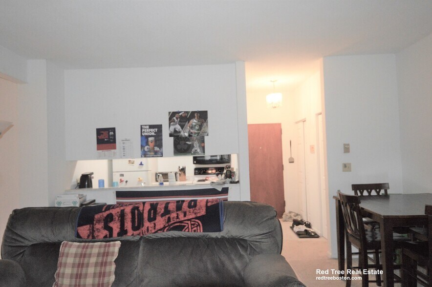 Building Photo - 35 Belmont St