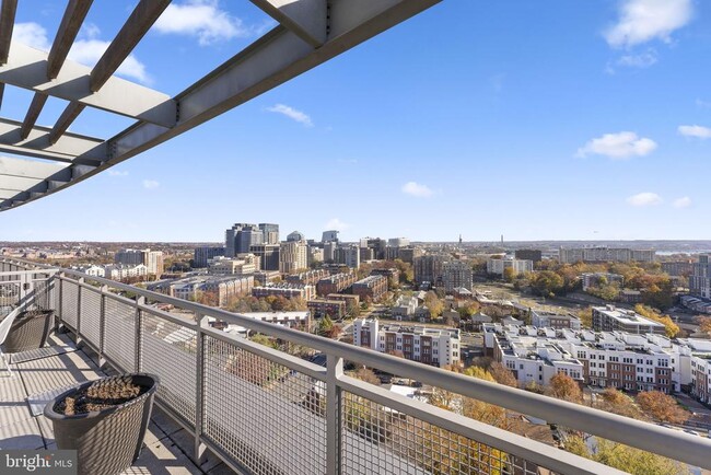 Building Photo - 1536 N Scott St