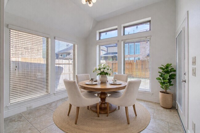 Building Photo - 6614 Rising Hills Ln