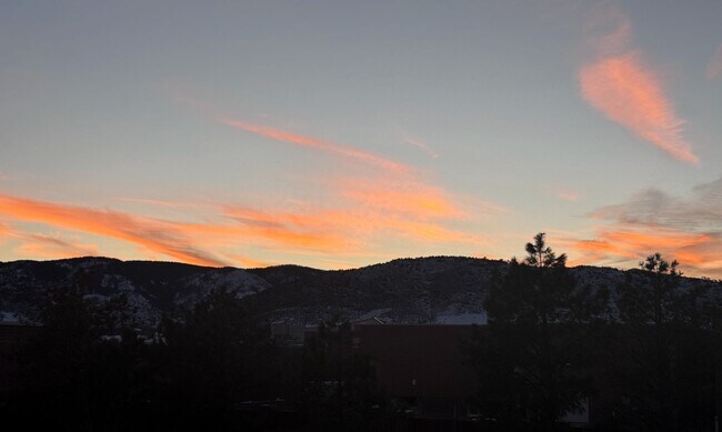 Building Photo - SW Littleton Top Floor Condo with Mountain Views!