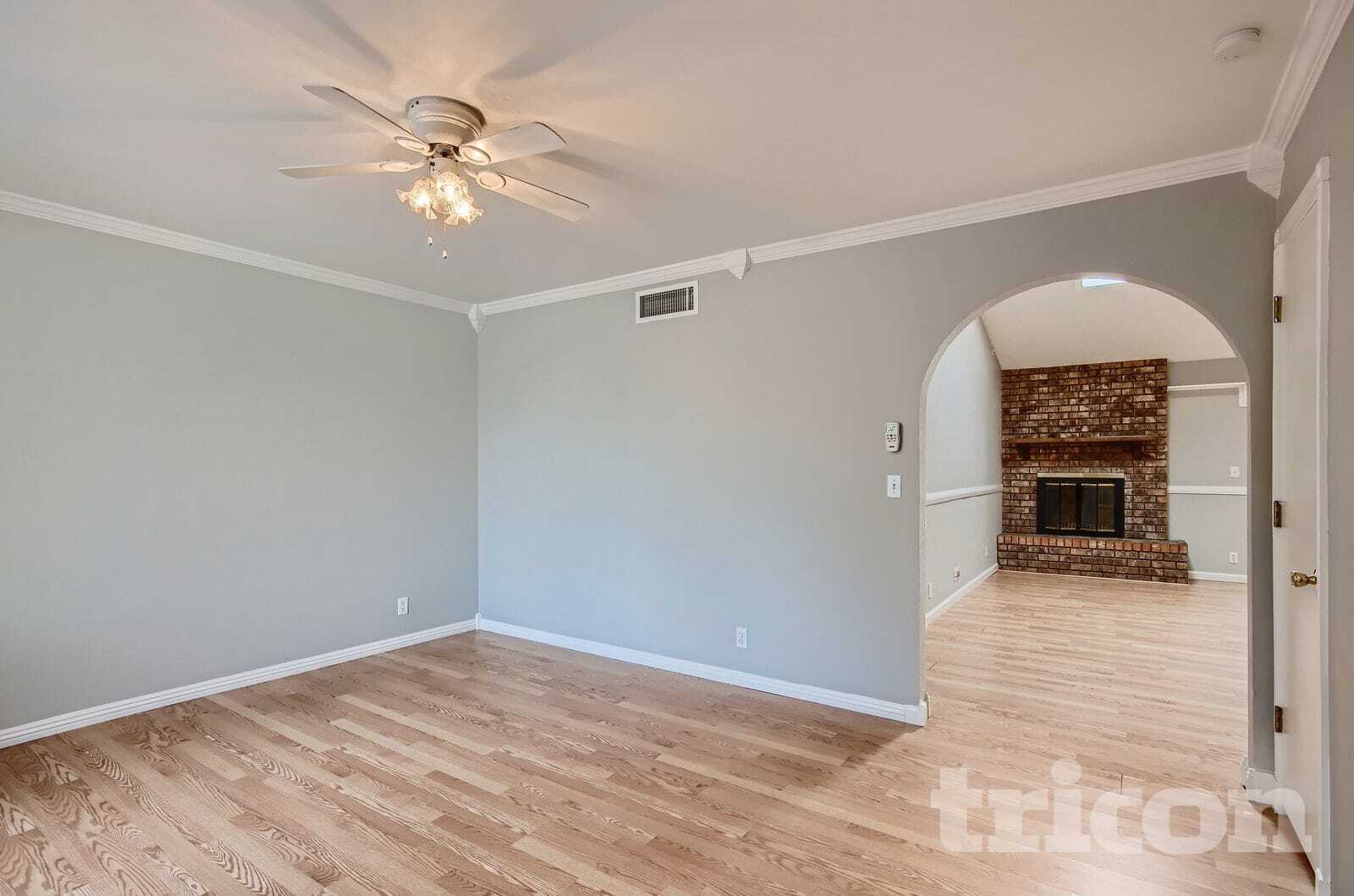 Building Photo - 2612 E Glade Ave