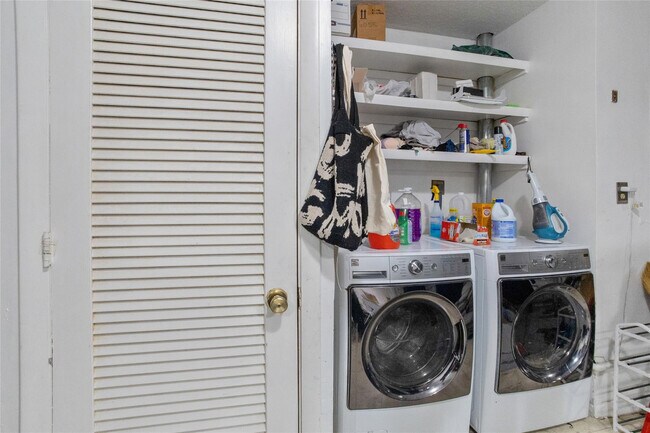 Building Photo - 1311 NE 27th Way