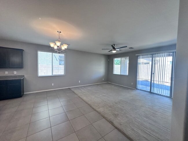 Building Photo - Spacious 3 Bed 2 Bath Home in Desirable Peoria Location