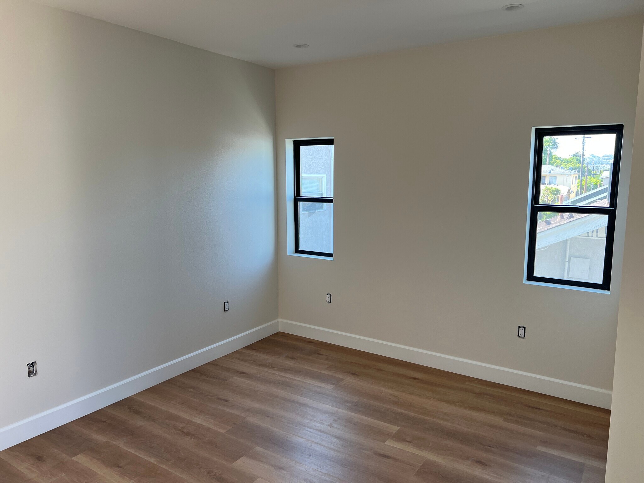 Studio Room - 2430 E 7th St