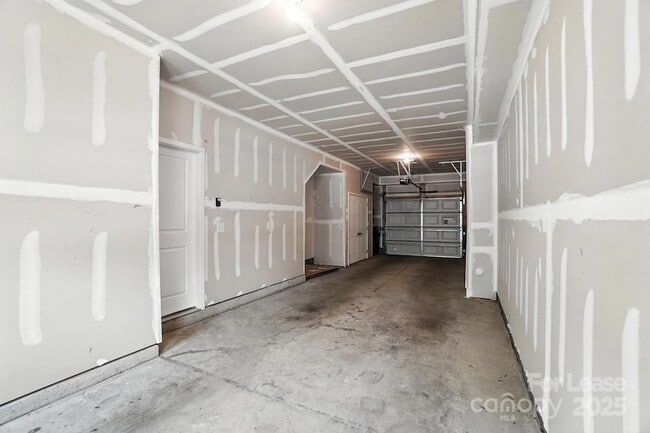 Building Photo - 952 Broad River Ln