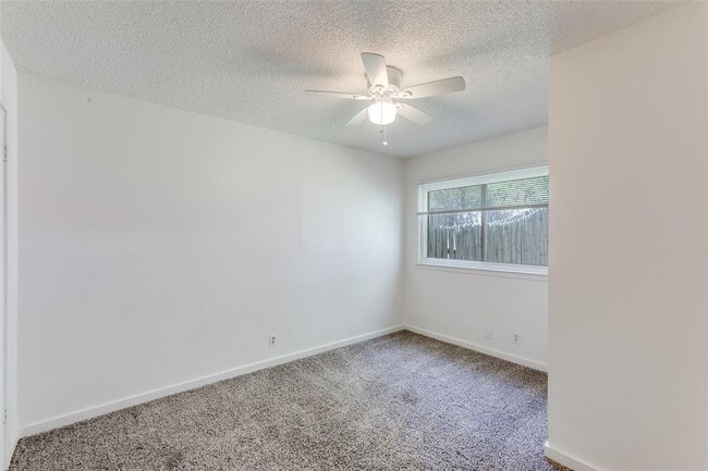 Building Photo - 6916 Scenic Brook Dr