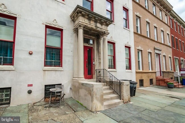 Building Photo - 1909 Green St