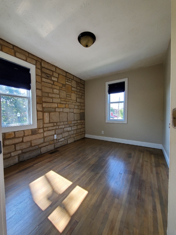 Building Photo - 90 E 8th Ave