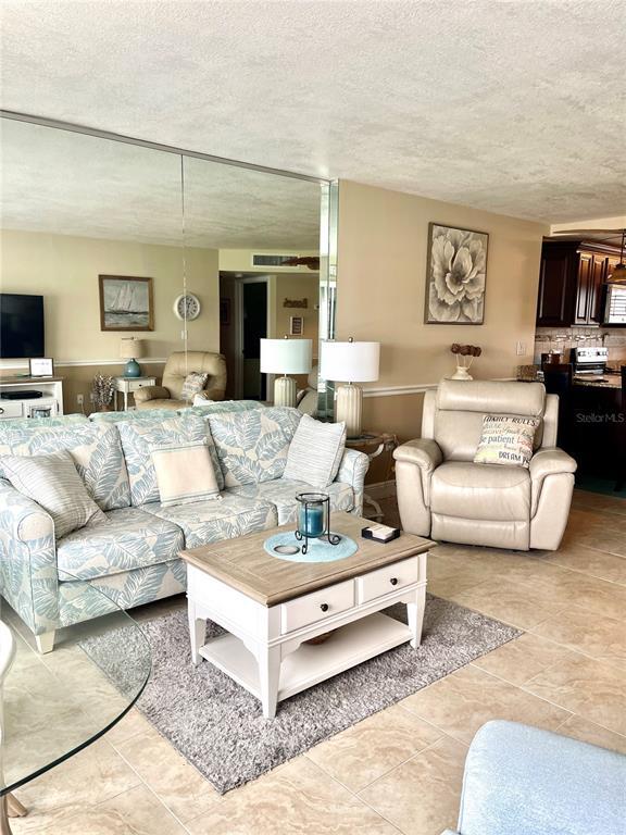 Building Photo - 4650 Cove Cir