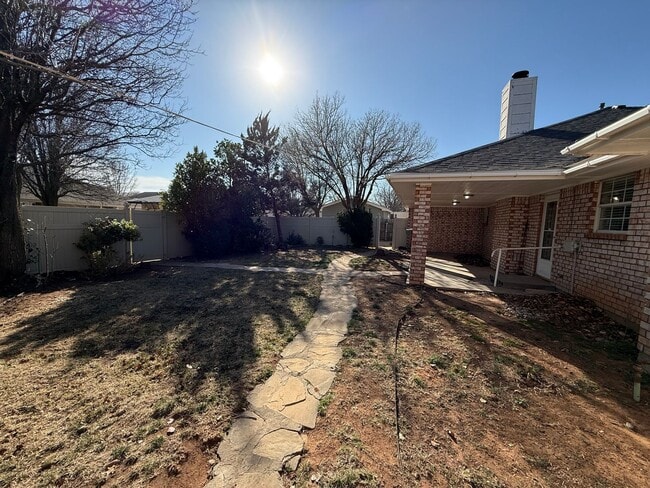 Building Photo - 4 Bed Brick Home! Zia School District! - Pets Welcome!!!