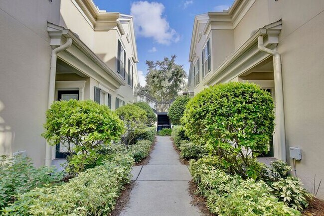 Building Photo - Charming 1/1 Spacious Condo Located in the Desirable Baldwin Park - Orlando!