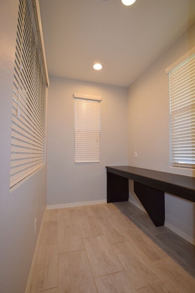 Building Photo - Beautiful Cooley Station Bungalow, 3 bed 2.5 bath with loft