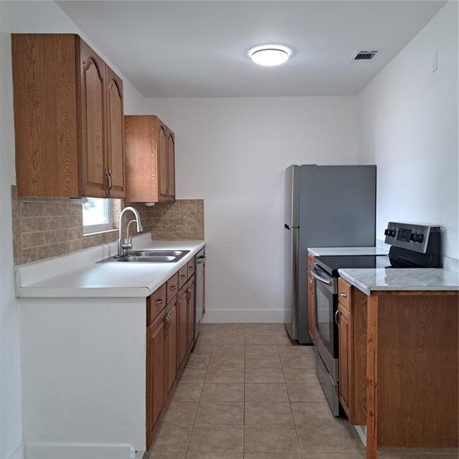 Building Photo - 2851 28th Ave N