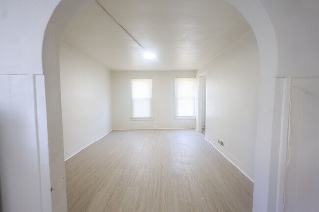 Building Photo - 3 bedroom 2 bathroom single family home | section 8 and EDEN welcomed