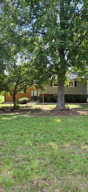 Building Photo - 1010 Lewisville Clemmons Rd