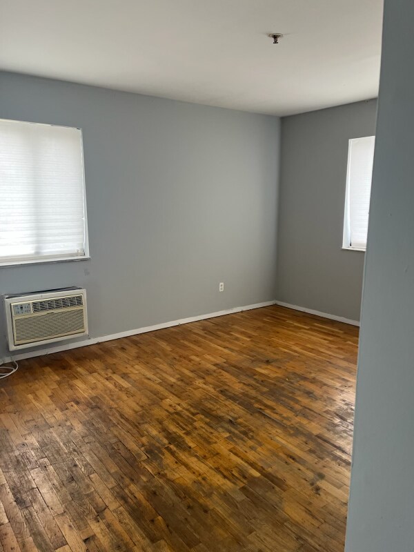 Building Photo - 53 Poplar St