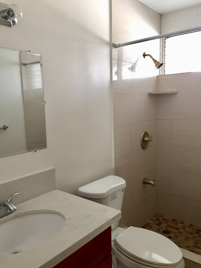 Building Photo - 1 Bed, 1 Bath Apartment in Waikiki