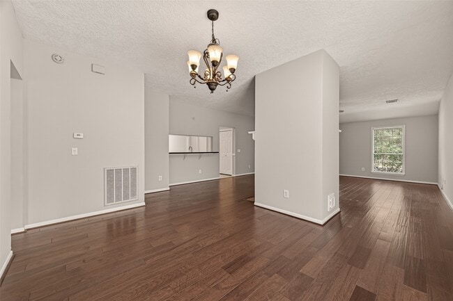 Building Photo - 27 Lush Meadow Pl