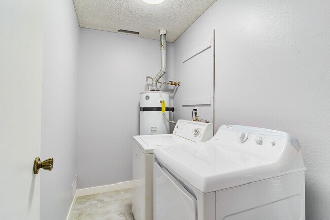 Building Photo - 417 N Lamb Blvd