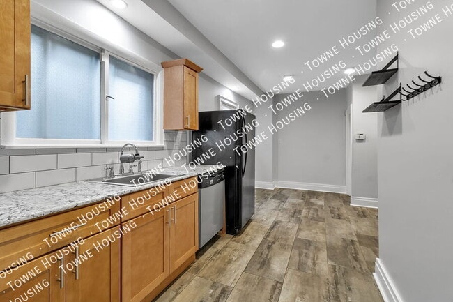 Building Photo - 105 Mariner St