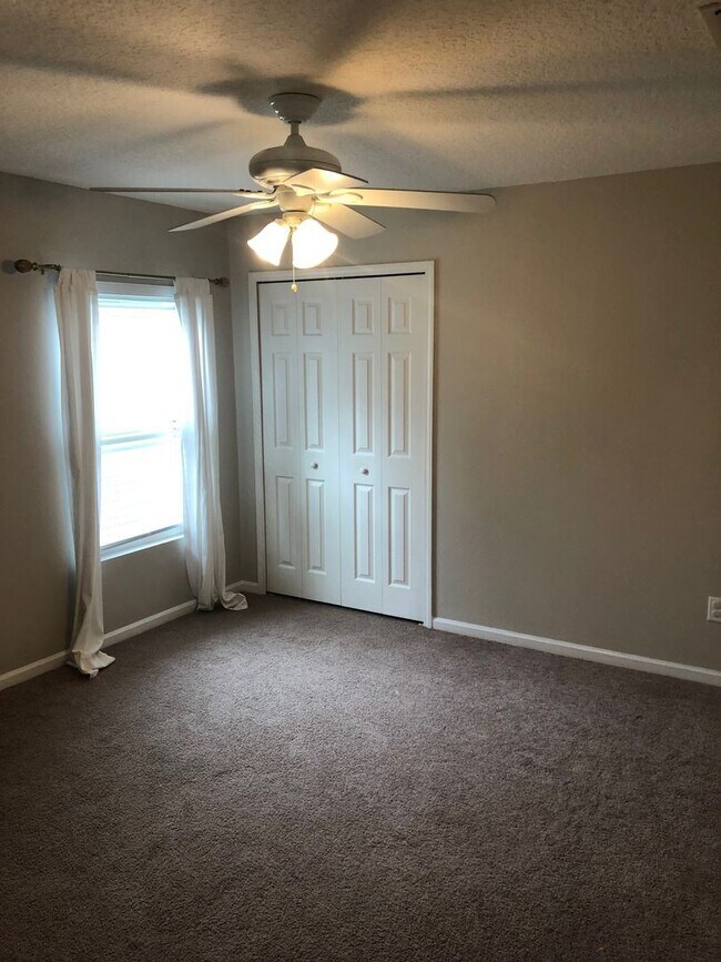Building Photo - 3 br, 2 bath House - 185 TWIN LAKES DRIVE