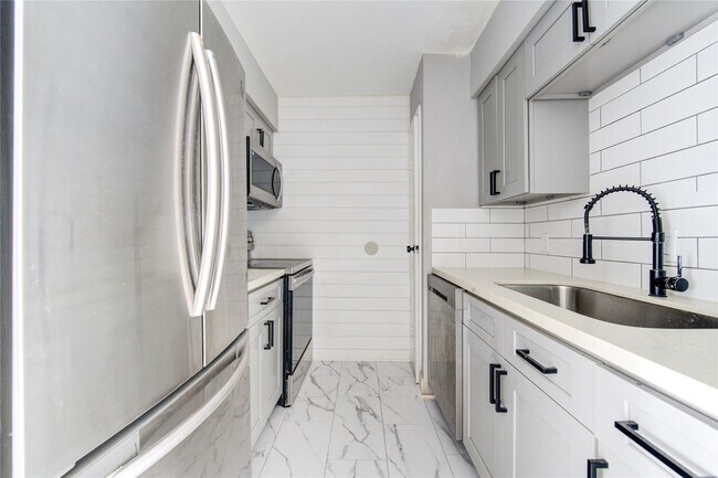 Building Photo - 12500 Sandpiper Dr