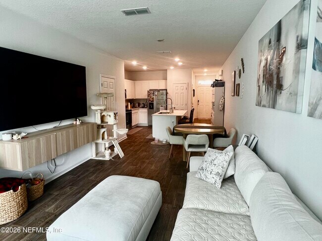Building Photo - 646 Celtic dr