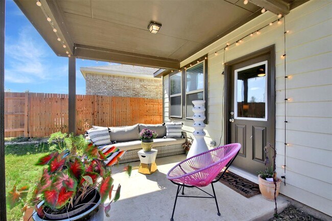 Building Photo - 305 Satsuma Dr